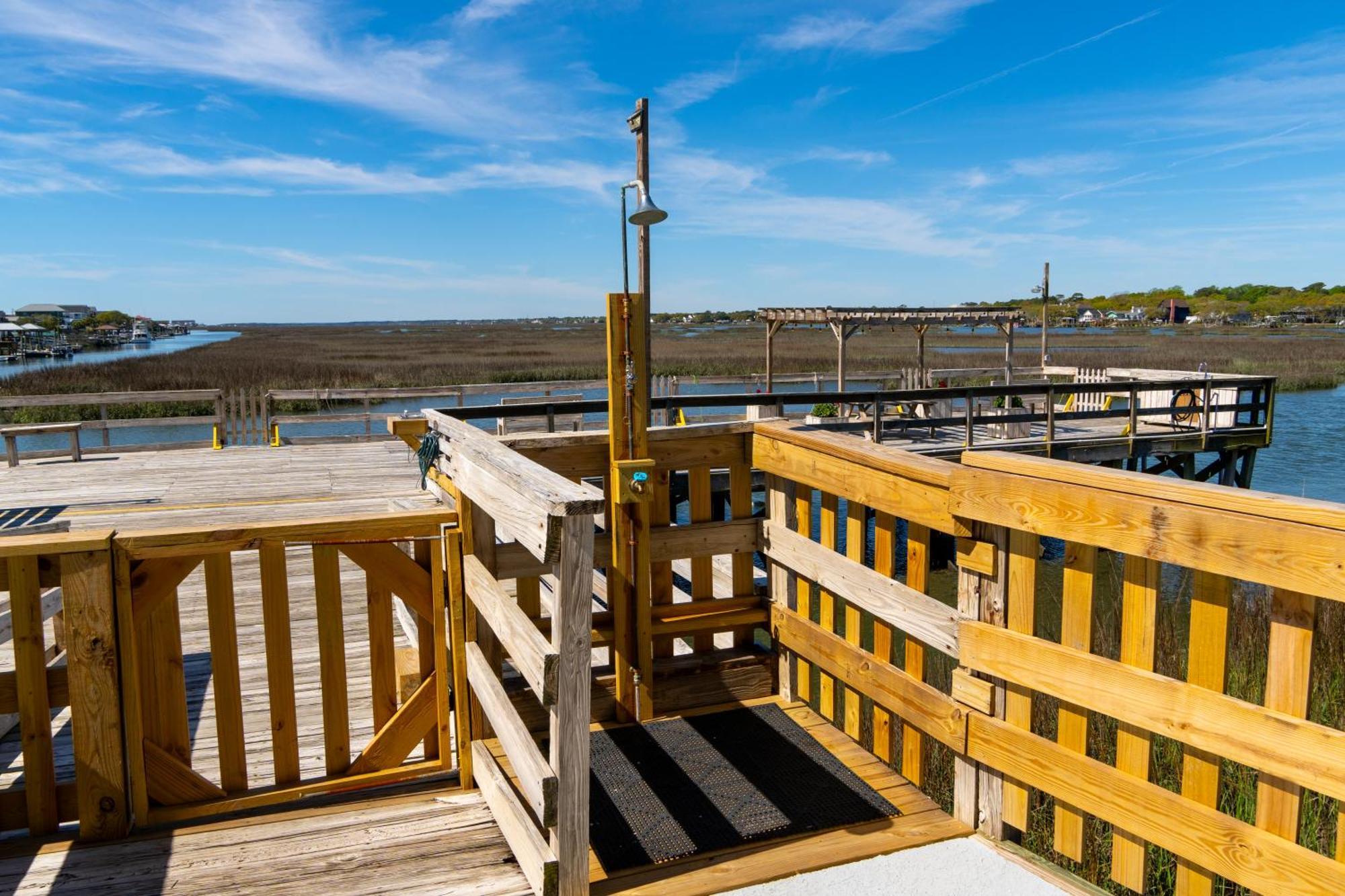 Sea Watch Inn At The Landing Garden City Экстерьер фото